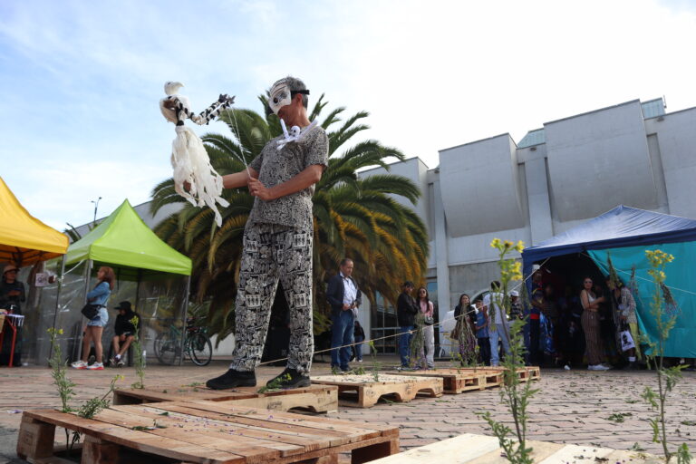 Comunicar lo nuestro: Integrando la comunicación alternativa y la economía popular.